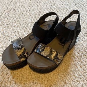 OTBT Snake Skin/black Wedges